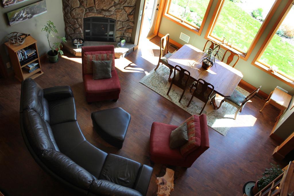 Windborne Bed & Breakfast Castlegar Buitenkant foto