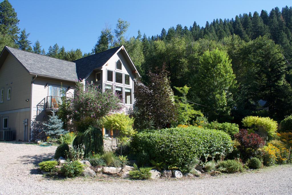 Windborne Bed & Breakfast Castlegar Buitenkant foto